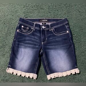 Girls Jordache Size 10 denim blue shorts with white lace, flower shaped trim